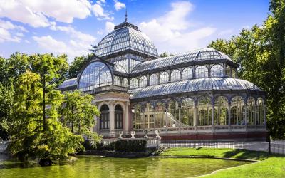 Madridas Palacio de Cristal in the Parque del Retiro