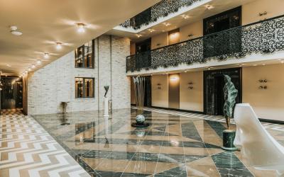 Amsterdam Plaza (atrium)