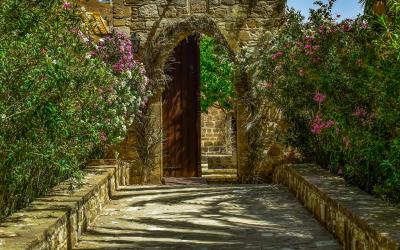 Kipras. Įėjimas į vienuolyną