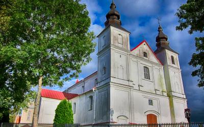 Varnių Šv. apaštalų Petro ir Pauliaus bažnyčia