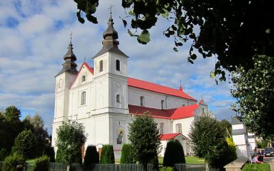 Varnių Šv. apaštalų Petro ir Pauliaus bažnyčia