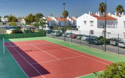 Malaga. Viešbučio Sol Guadalmar teniso kortai