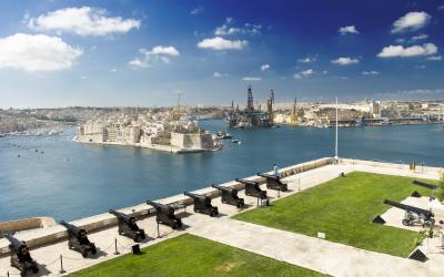 Upper Barrakka Gardens & Saluting Battery with cannons in Valletta