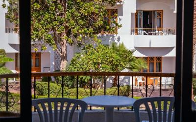 Dive Inn Resort 37