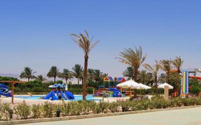 Continental Plaza Beach & Aqua Park Resort 9