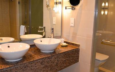Doubletree By Hilton Sharks Bay 33