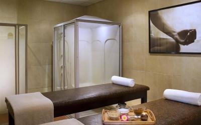 Doubletree By Hilton Sharks Bay 57