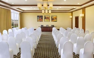 Doubletree By Hilton Sharks Bay 60