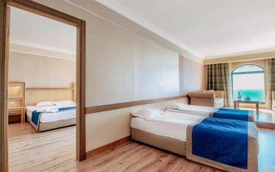Utopia World Hotel 120