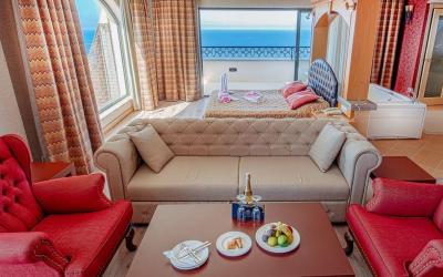 Utopia World Hotel 111