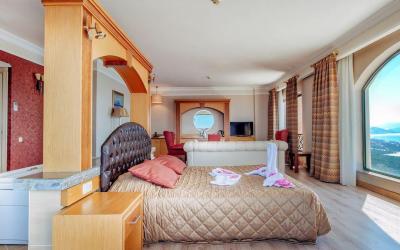 Utopia World Hotel 110