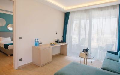 Almyros Beach Resort & Spa 71