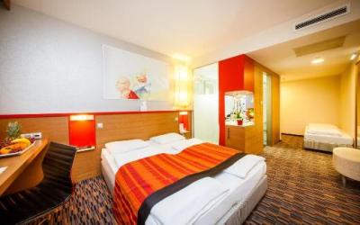 Royal Park Boutique Hotel trivietis kambarys