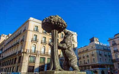 Bear and strawberry tree statue in Madrid's Puerta del Sol square