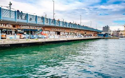fishers on Galata Bridge Stambulas
