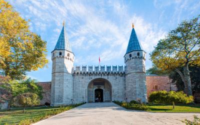 Entrance of the Topkapi palace, istanbul, Turkey