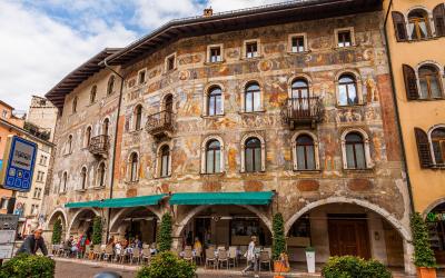 ouses Cazuffi Rella (Case Cazuffi   Rella) with frescoes painted by Marcello Fogolino in Trento