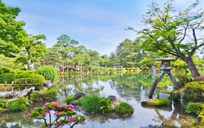 Kenrokuen is considered one of the Three most beautiful Gardens of Japan.