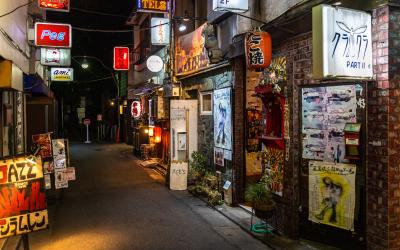 Night view of an alley in Golden Gai, an area of Shinjuku district