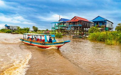 Angkor Wat lake.Cambodza small