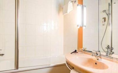 Ibis Milano Ca Granda vonios kambarys