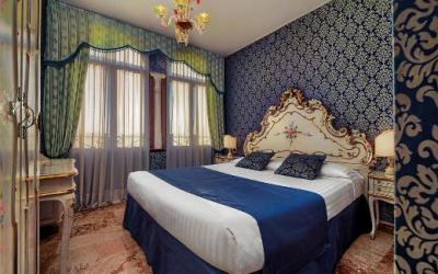 Tre Archi hotel kambarys su dvigule lova