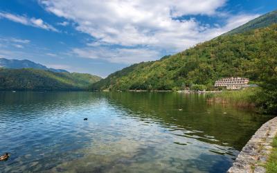 Lago di Levico (Lake of Levico Terme) in Valsugana, Trentino Alto Adige, northern Italy, Europe