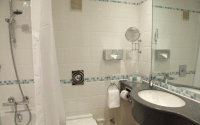 Holiday Inn Edinburgh4