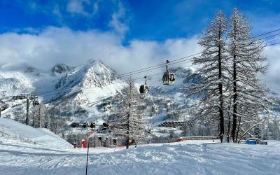 Ski lifts in Isola 2000, France